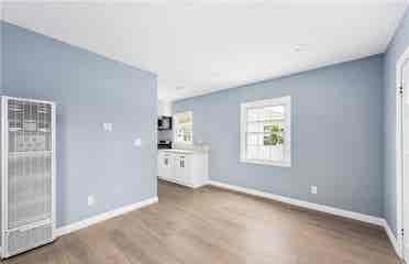 1BR with Private Backyard & Garage