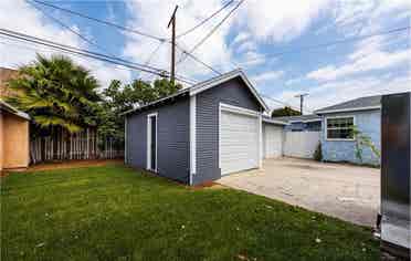 1BR with Private Backyard & Garage