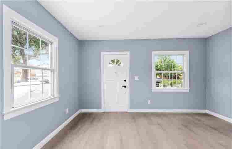 1BR with Private Backyard & Garage