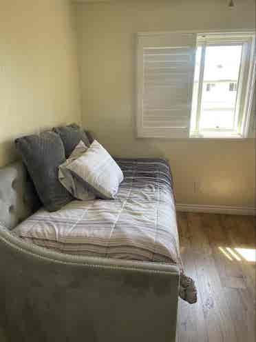 Bright, 1 Bedroom For Rentt