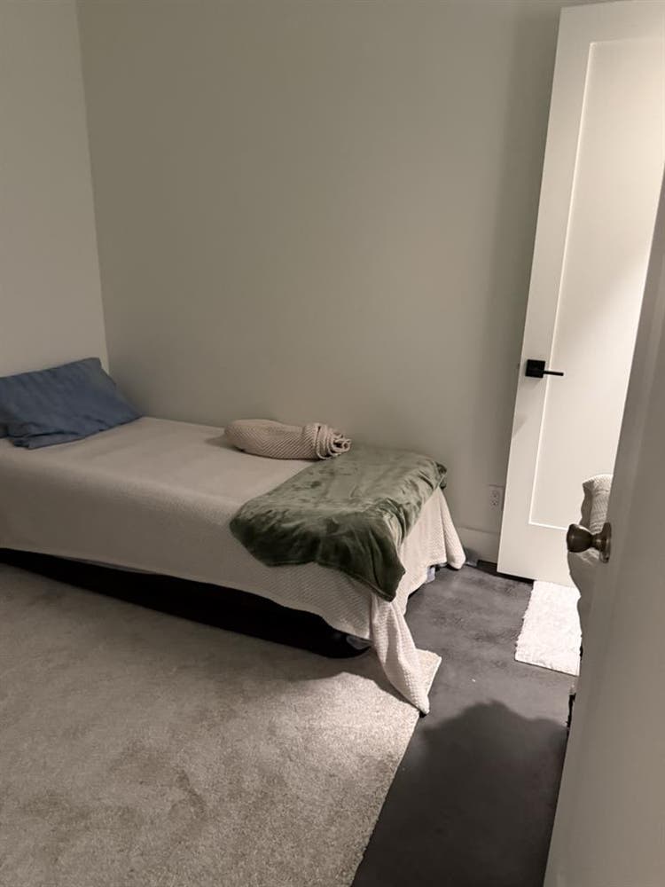 North Oakland private  bedroom