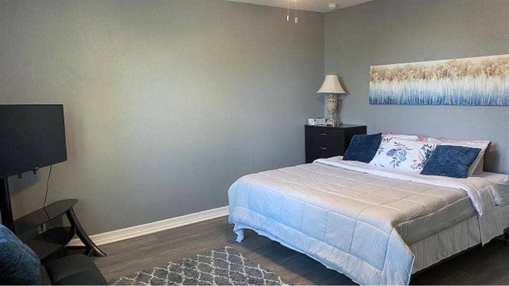 Luxury master suite bedroomm