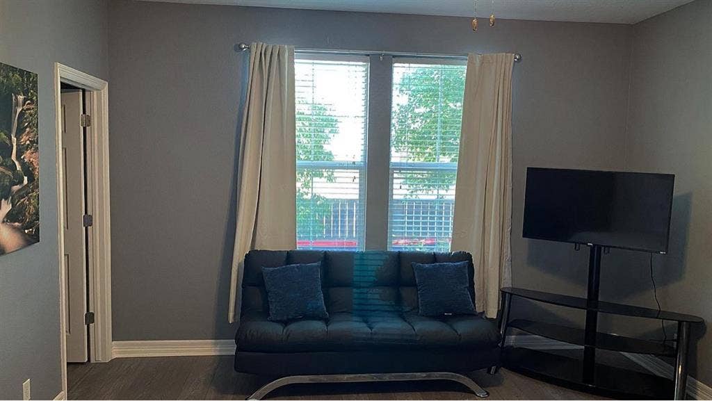 Luxury master suite bedroomm