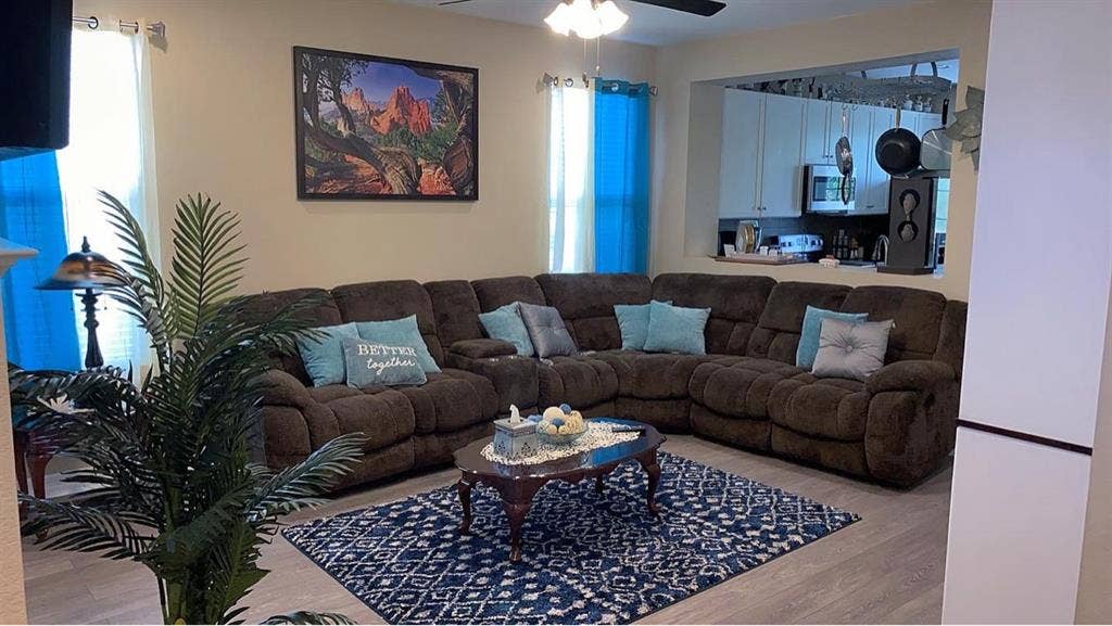 Luxury master suite bedroomm