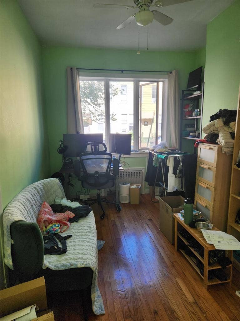 3Br railroad style room