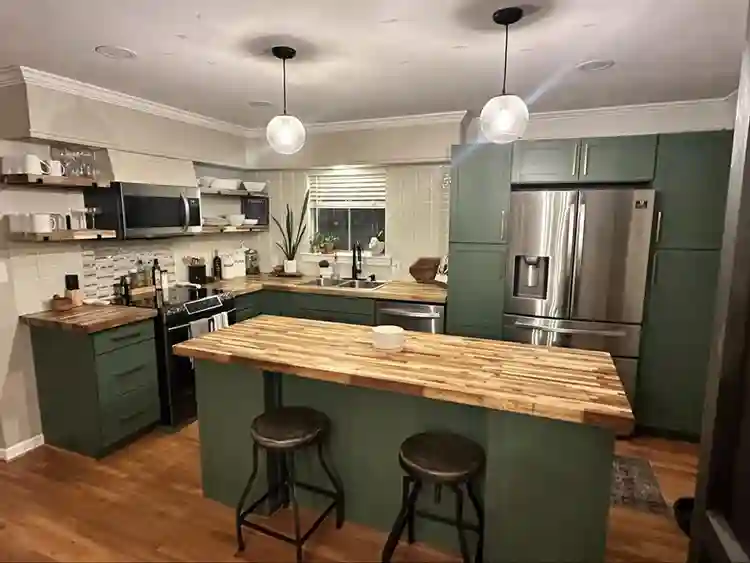 East Ridge Rancher mins downtown