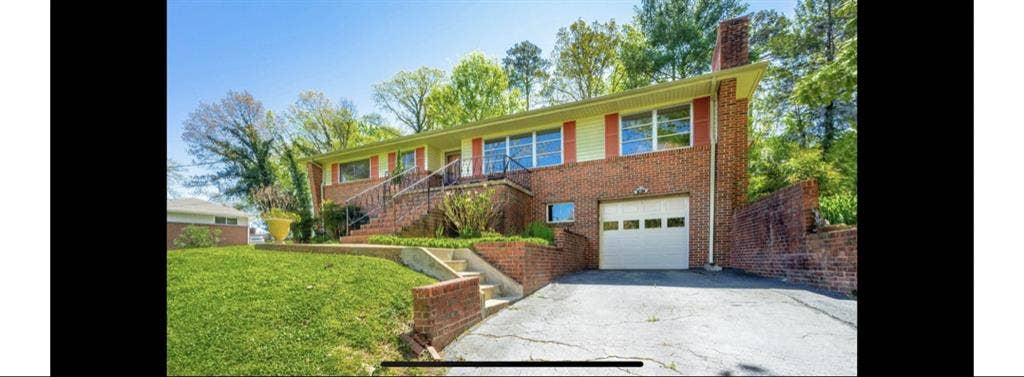 East Ridge Rancher mins downtown