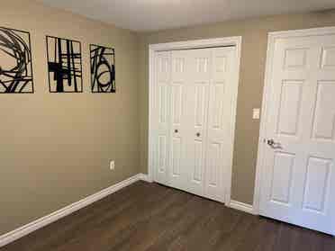 Legal  apartment-1bedroom + den