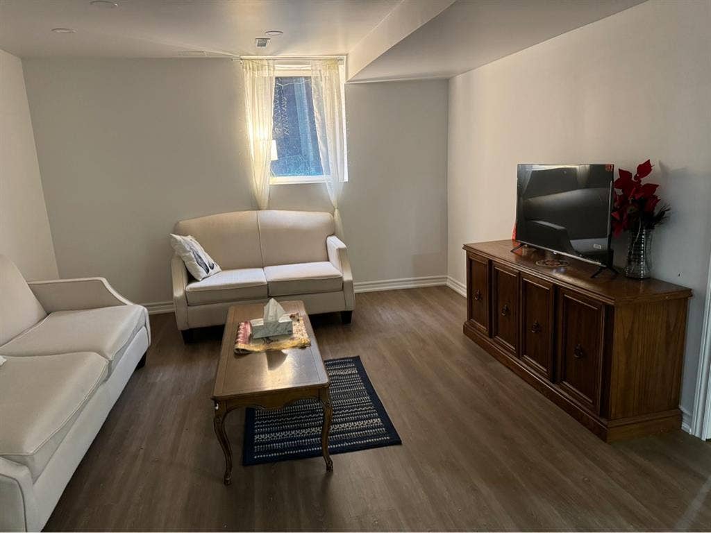 1 Private room available