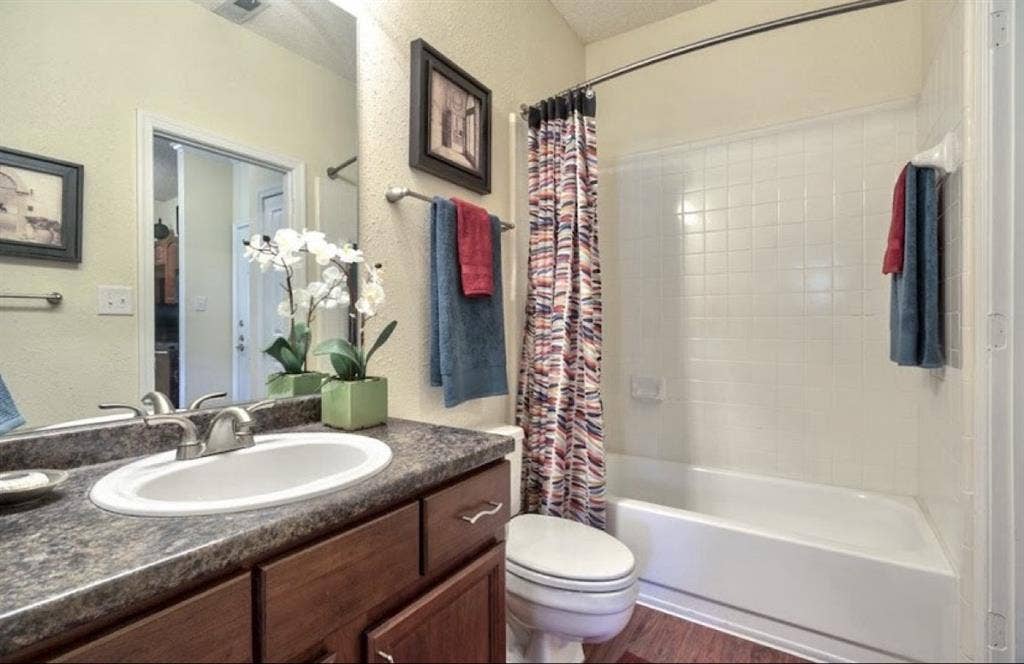 ** AVAILABLE ASAP ** Near Lenox !!