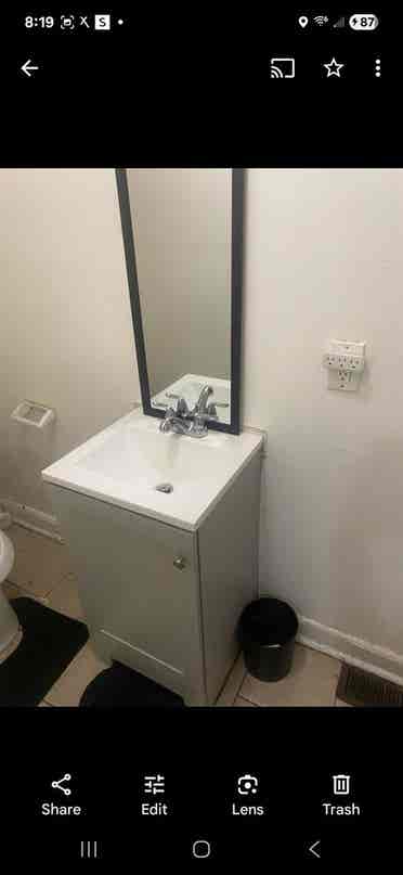 Room for rent with bathroom and bed