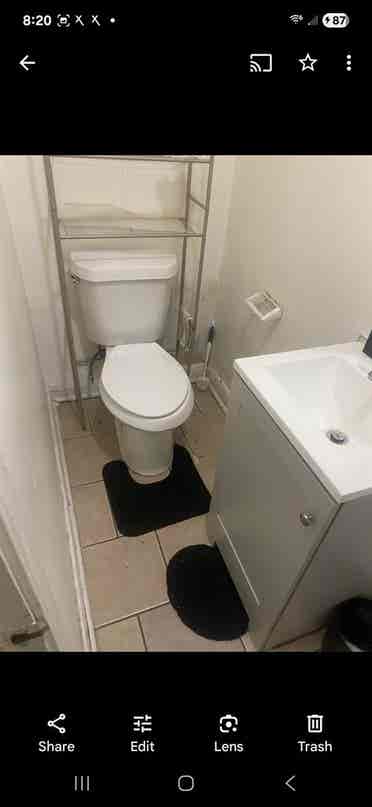 Room for rent with bathroom and bed