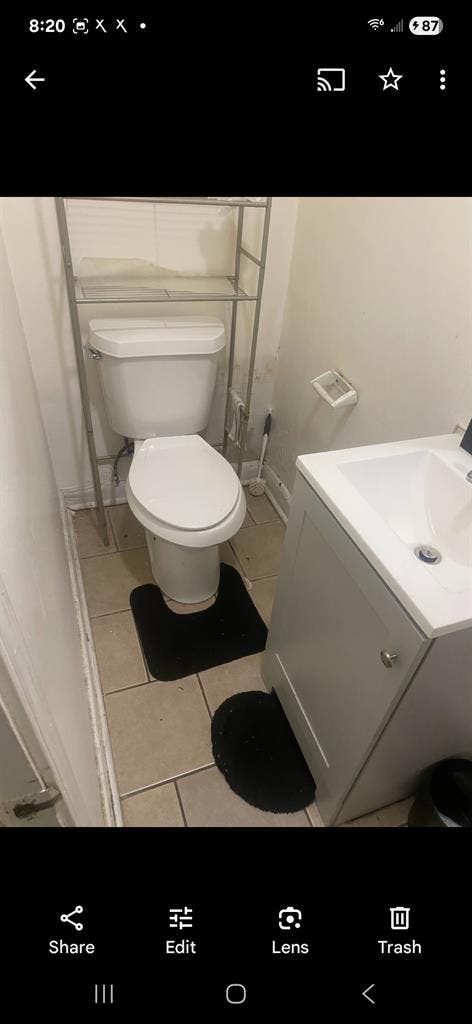 Room for rent with bathroom and bed