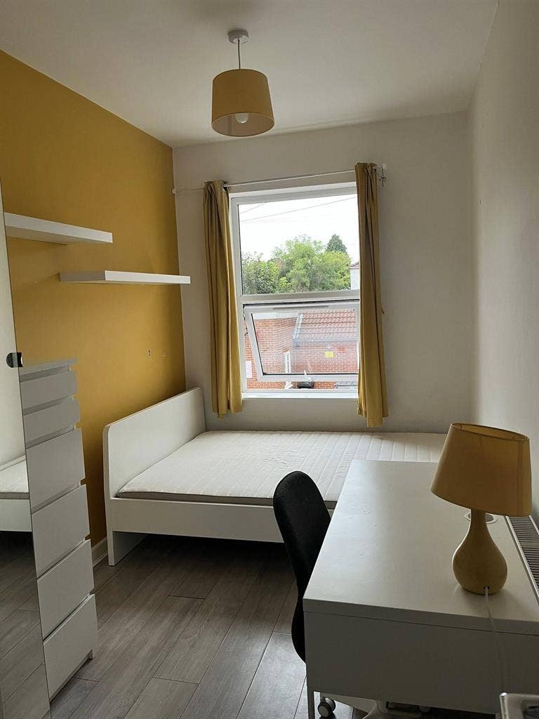 Spare room in Shared House