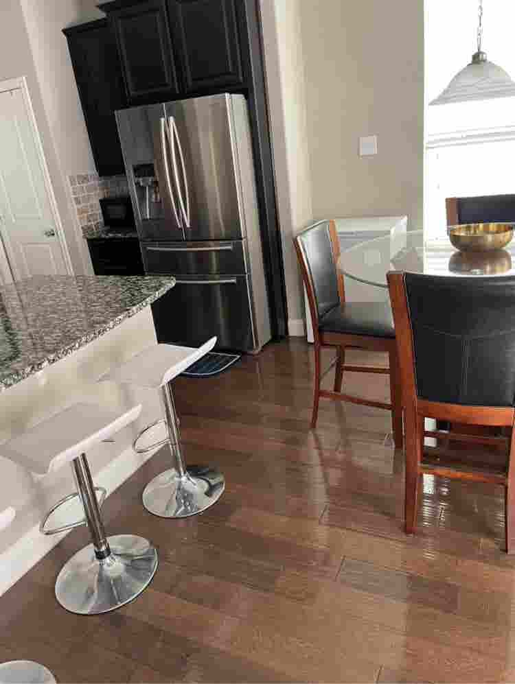 Room in a safe neighborhood