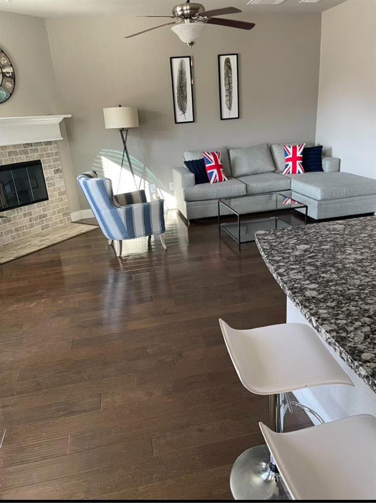 Room in a safe neighborhood