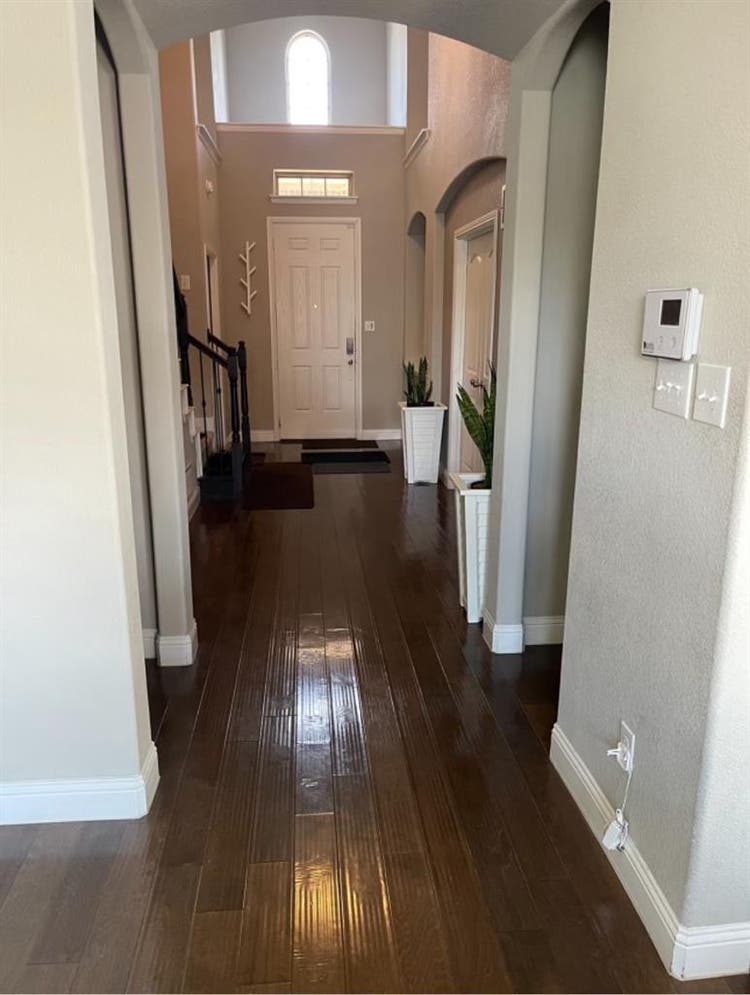 Room in a safe neighborhood
