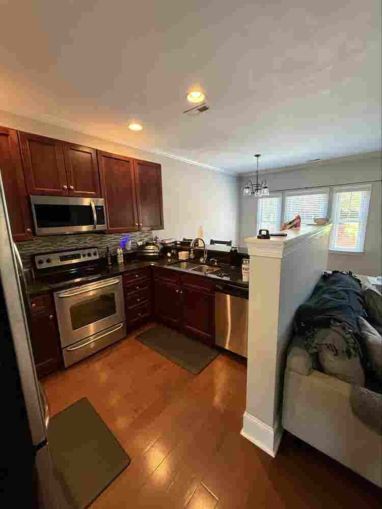 Room For Rent in Upgraded Townhome