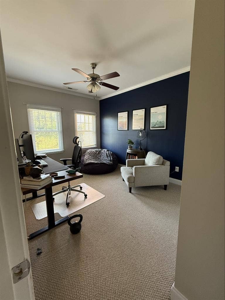 Room For Rent in Upgraded Townhome