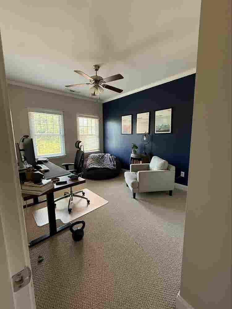 Room For Rent in Upgraded Townhome