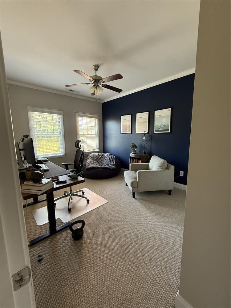 Room For Rent in Upgraded Townhome