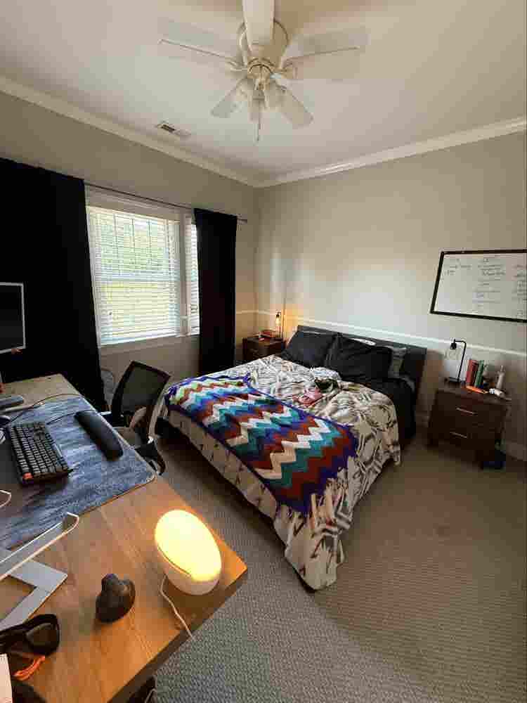Room For Rent in Upgraded Townhome