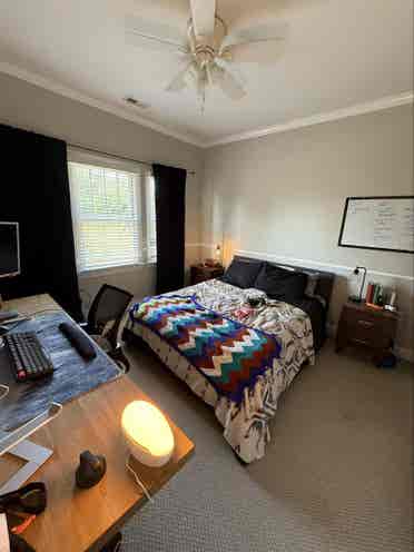 Room For Rent in Upgraded Townhome