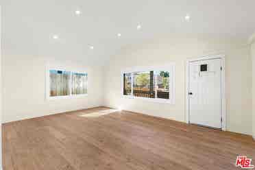 Large room for rent