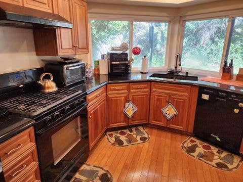 Lake Forest Room in House