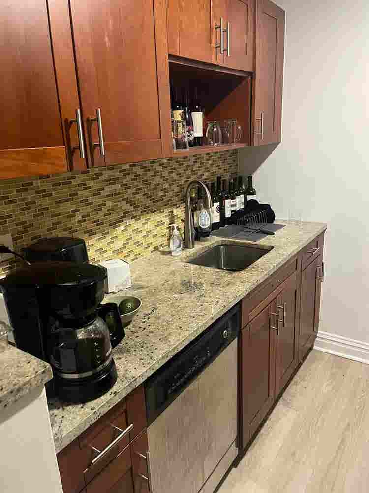 ✨Spacious Room in Midtown South✨