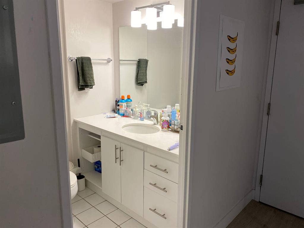 Room in 2 bedroom unit