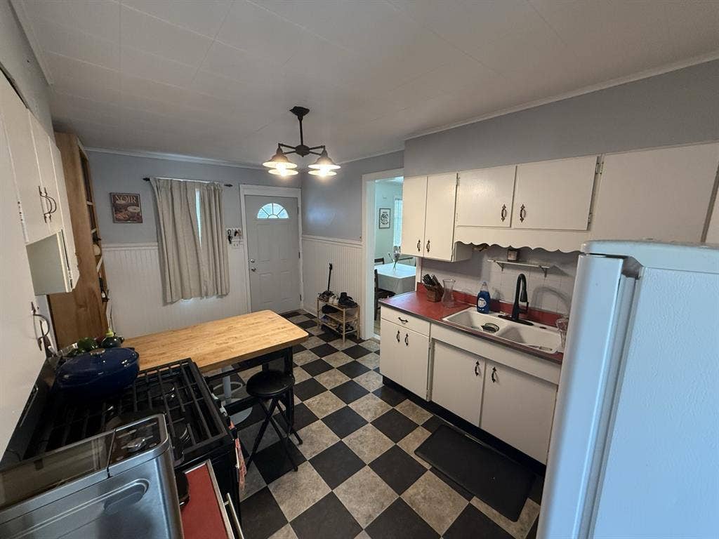 Large room for rent in Riverwest!