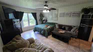 LARGE MASTER SUITE W/PRIVATE BATH