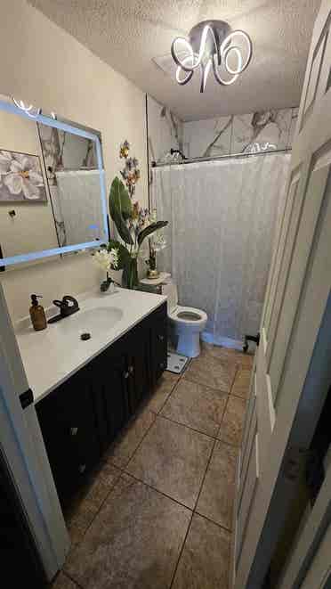 LARGE MASTER SUITE W/PRIVATE BATH