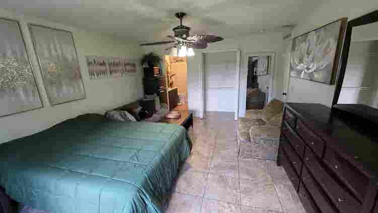 LARGE MASTER SUITE W/PRIVATE BATH