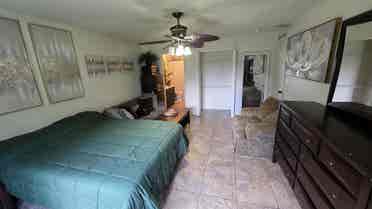 LARGE MASTER SUITE W/PRIVATE BATH
