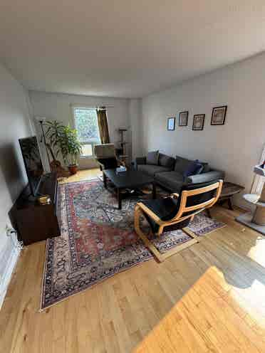 Looking to Share a House in Markham