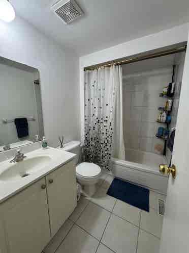 Looking to Share a House in Markham