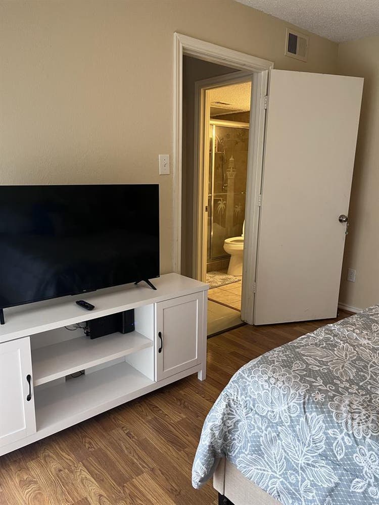 Room available w/ private bath