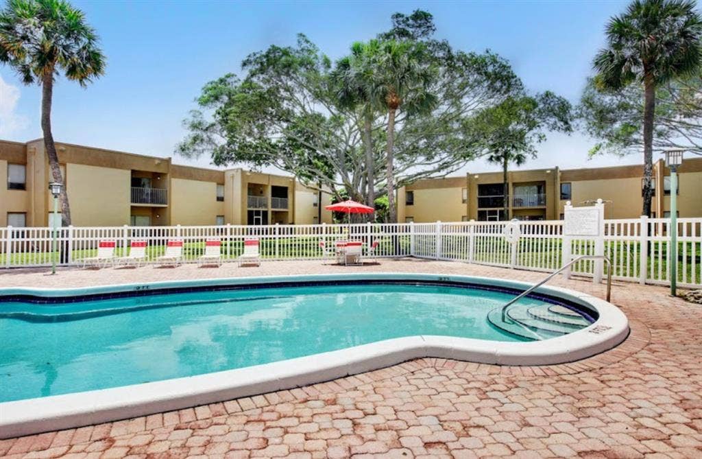 Room for Rent at Deerfield Beach