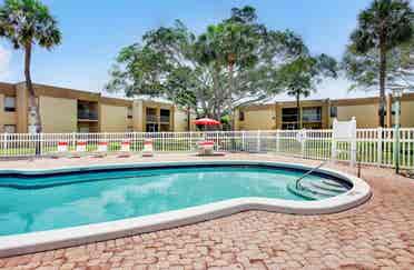 Room for Rent at Deerfield Beach
