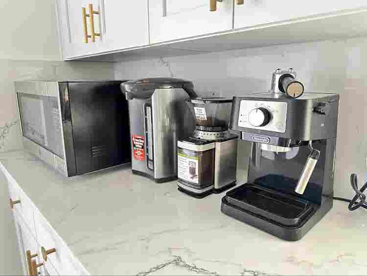 Private 3rd Floor for Rent