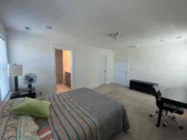 Spacious Private Room in Matthews