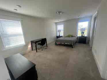 Spacious Private Room in Matthews