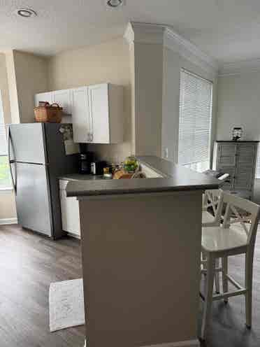 Looking for roommate Oct 1!