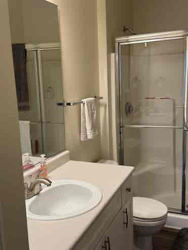 Looking for roommate Oct 1!