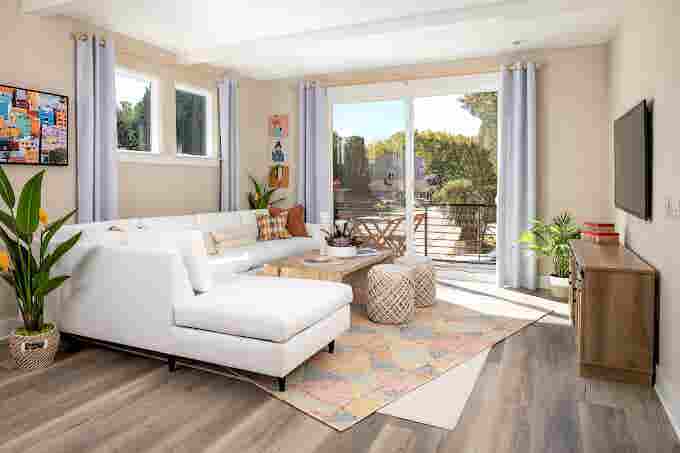 Room in Beautiful NODA Townhome