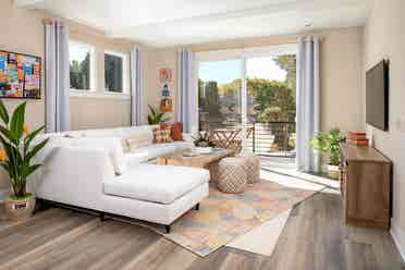 Room in Beautiful NODA Townhome