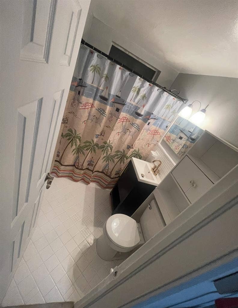 Private furnished room w/bathroom