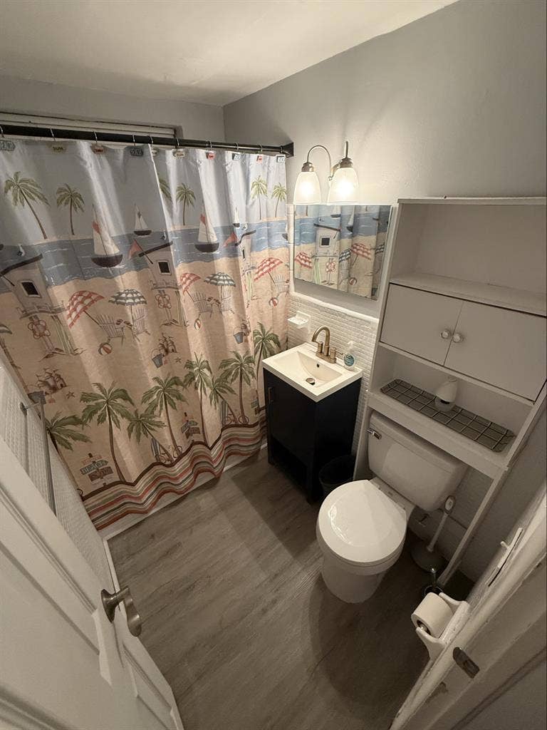 Private furnished room w/bathroom